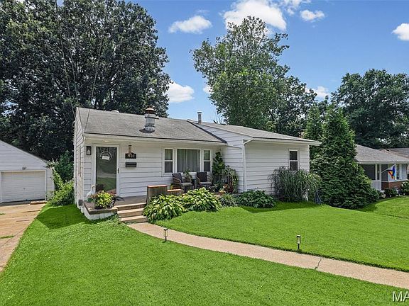 3rd image of 1103 Douglas St
