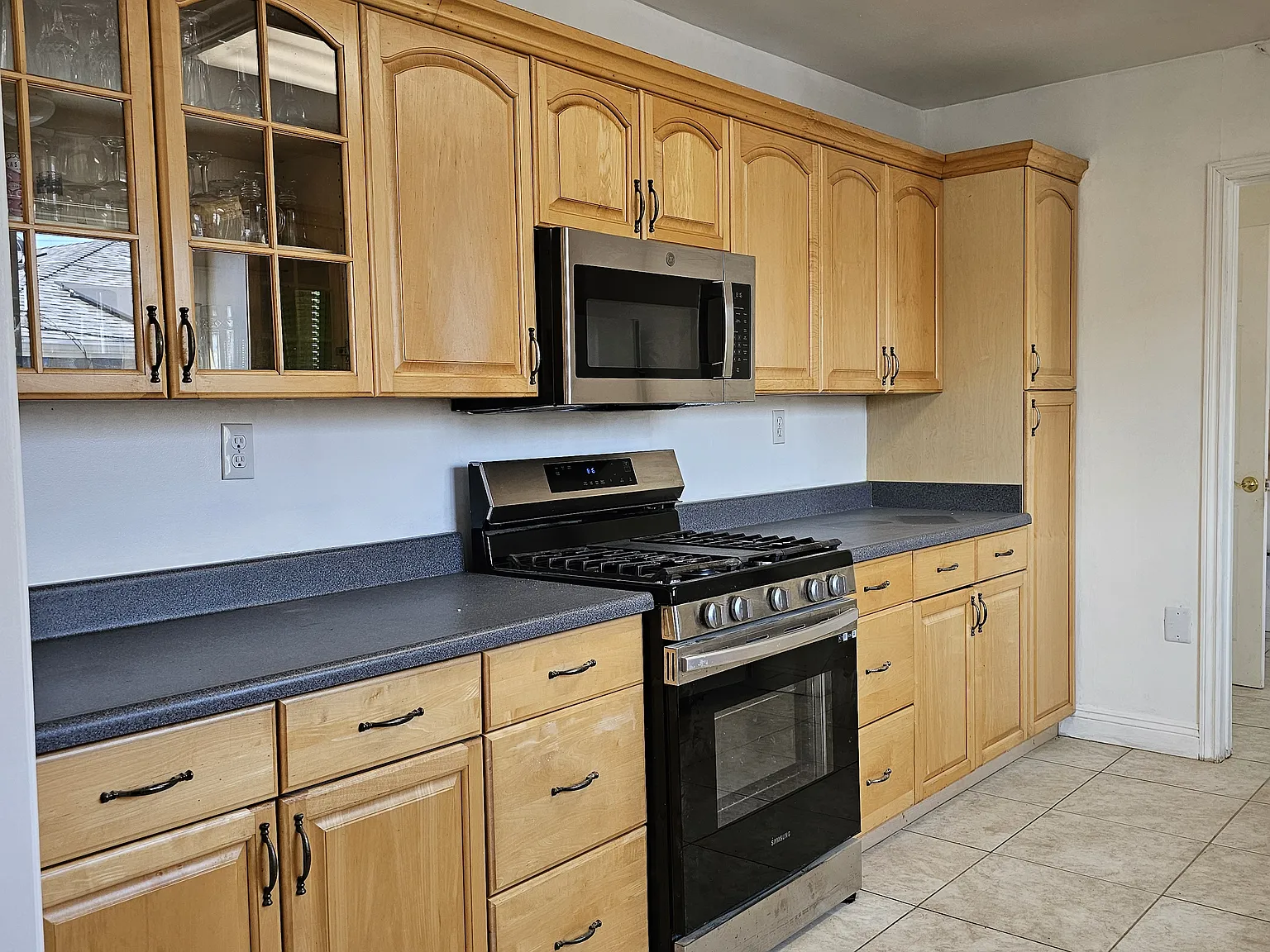 3 bed, 1364 sqft, $3,900 — Photo 4