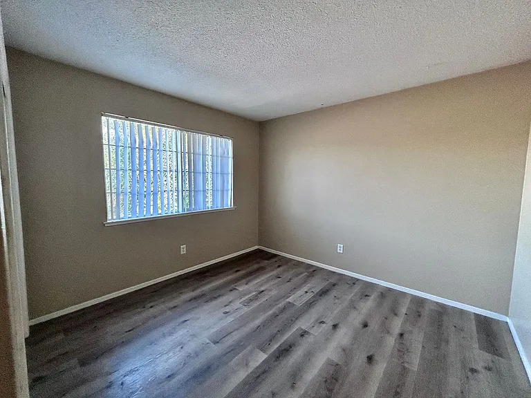 926 Carro Dr — Photo 9