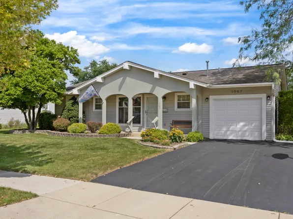 1067 Grissom Trl, Elk Grove Village, IL 60007