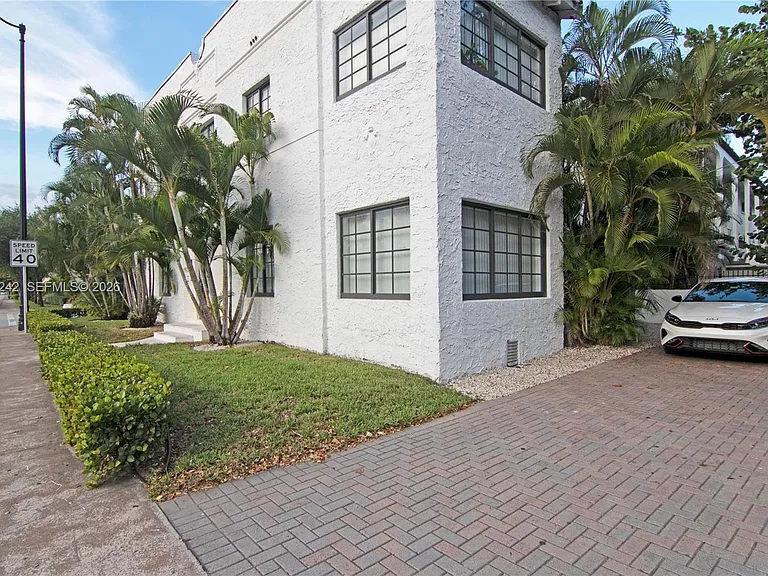 1901 S Le Jeune Rd #2 — Photo 15