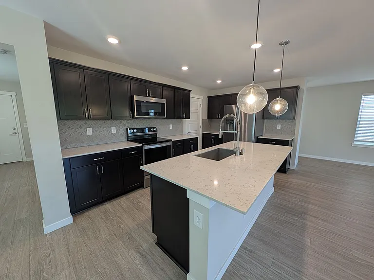 938 Burwood St SE — Photo 11