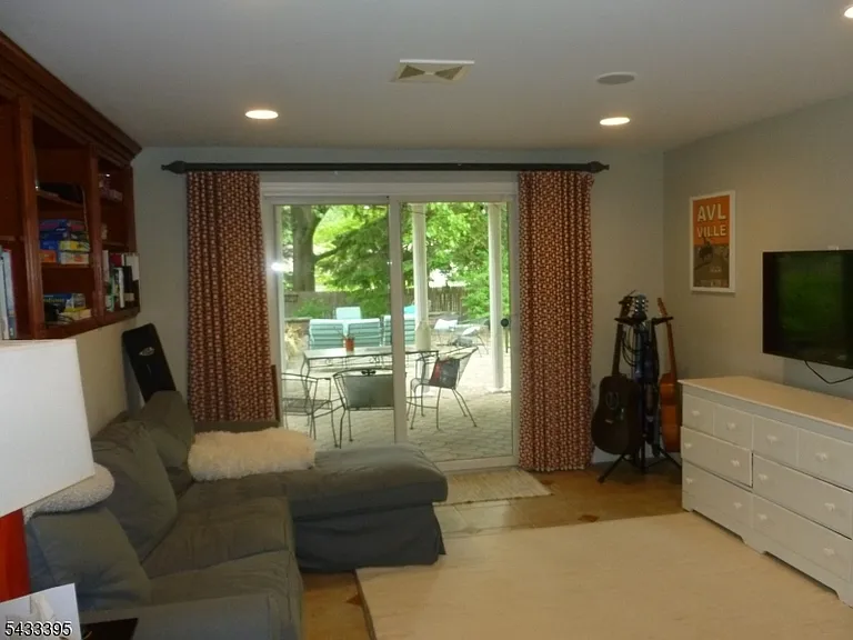 48 Woodmont Rd — Photo 16
