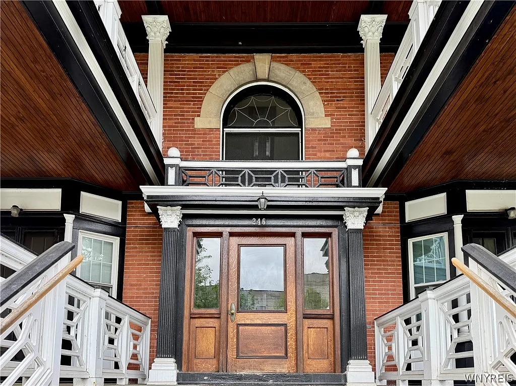 2 bed, 1.0 bath, 1200 sqft, $1,525 — Photo 2