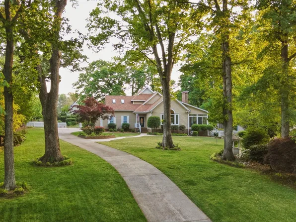 2504 Whippletree Dr, Raleigh, NC 27603