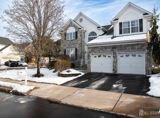 18 Seminole Ct, Monroe Township, NJ 08831