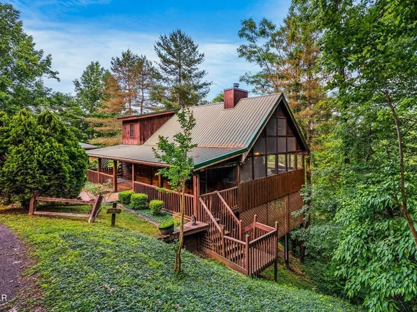 1704 Ridgecrest Dr, Sevierville, TN 37876