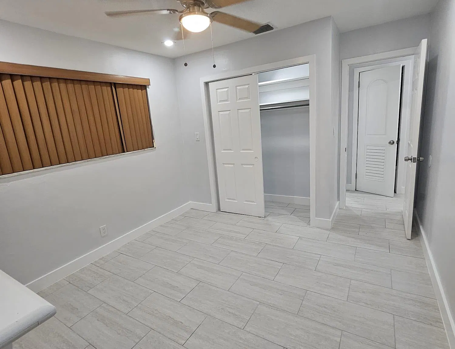 2 bed, 1.0 bath, 2015 sqft, $2,400 — Photo 4