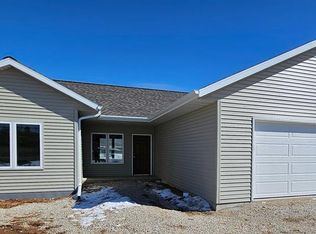 946 S Geneva Ave #8, Sturgeon Bay, WI 54235