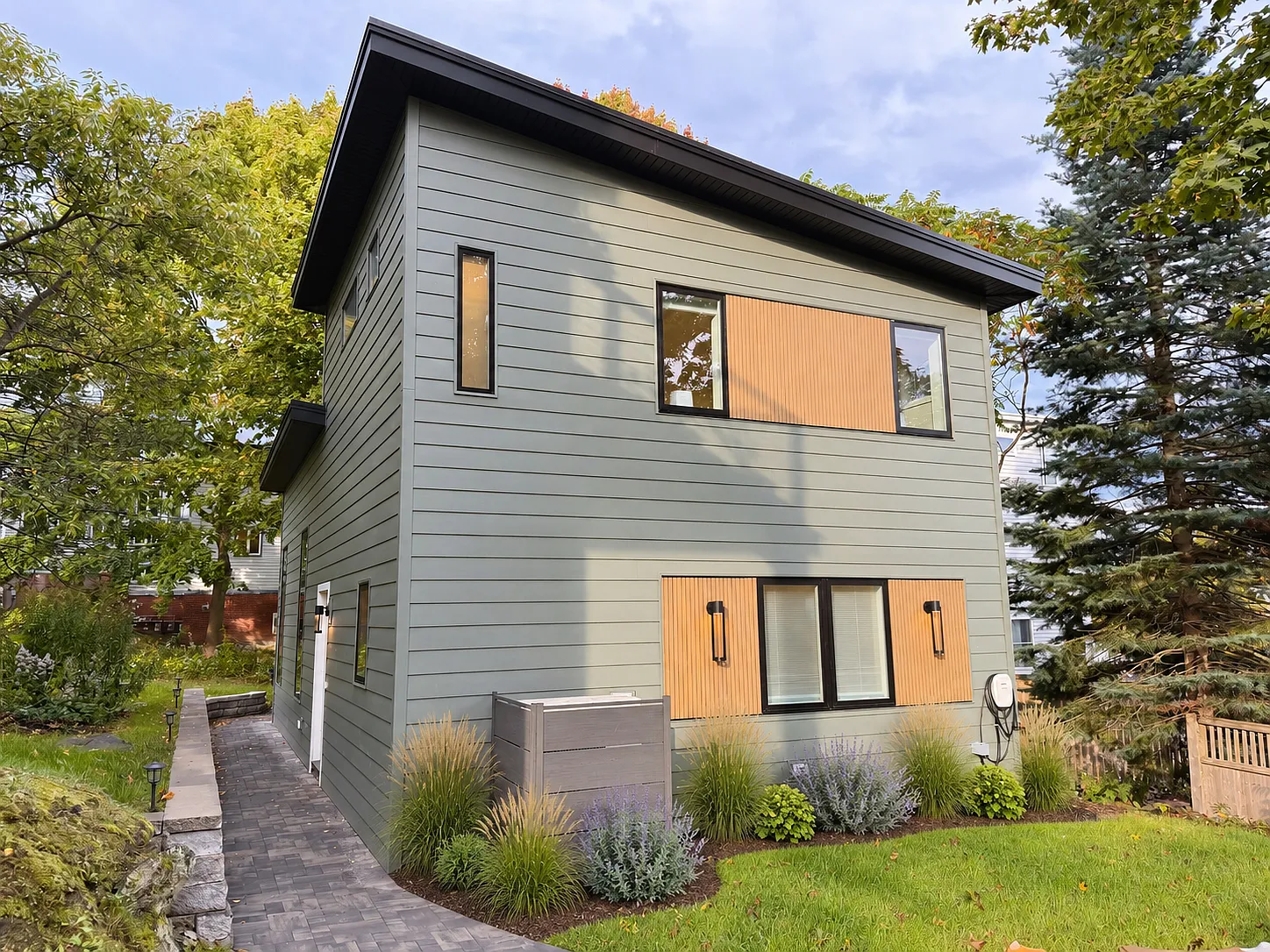 2 bed, 1100 sqft, $5,000 — Photo 2