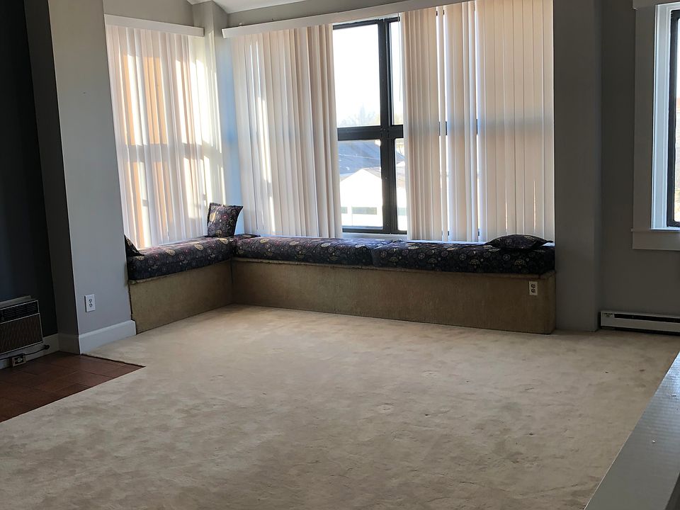 Another view of 367 Lehigh Avenue, #3 great room.