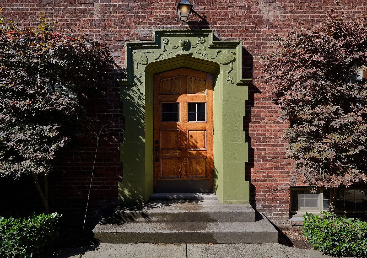 Dreamy Studio Just off 23rd Ave Available Now! — Photo 2