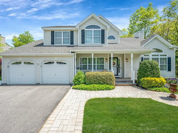 9 Nydia Court, Yaphank, NY 11980
