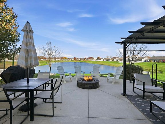 3rd image of 910 Honey Willow Blvd