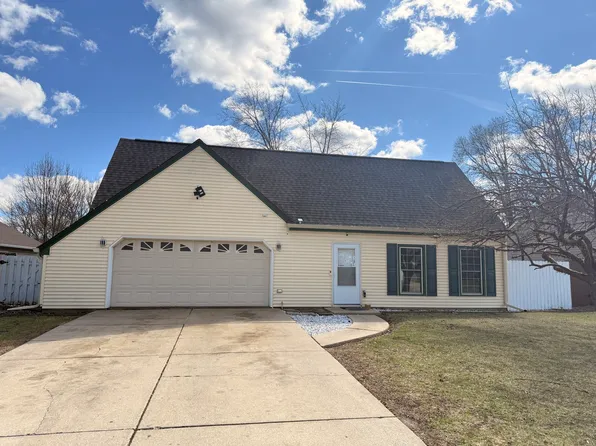 215 Fernwood Rd, Montgomery, IL 60538