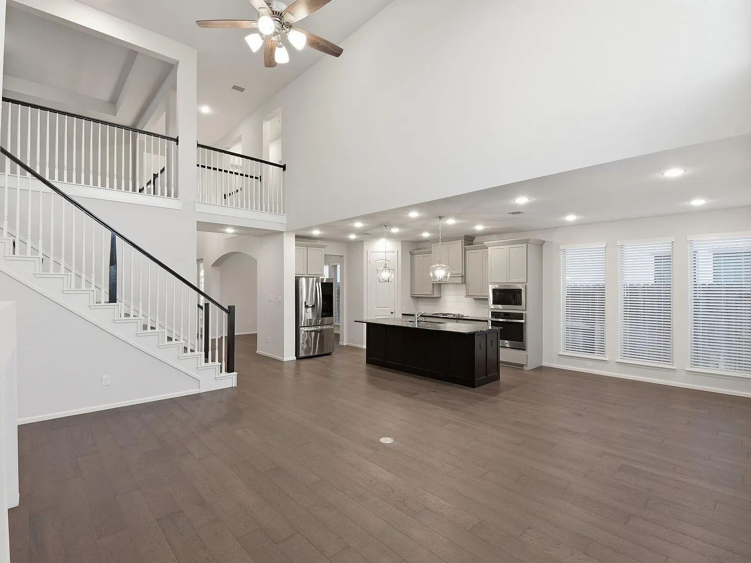 4 bed, 3.5 bath, 2899 sqft, $3,300 — Photo 4