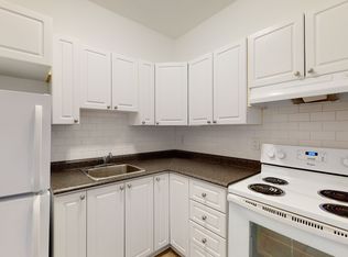 384 Maclaren St #35, Ottawa, ON K2P0M8