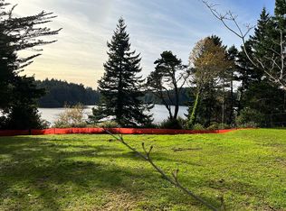 92802 Lakeshore Dr, Langlois, OR 97450