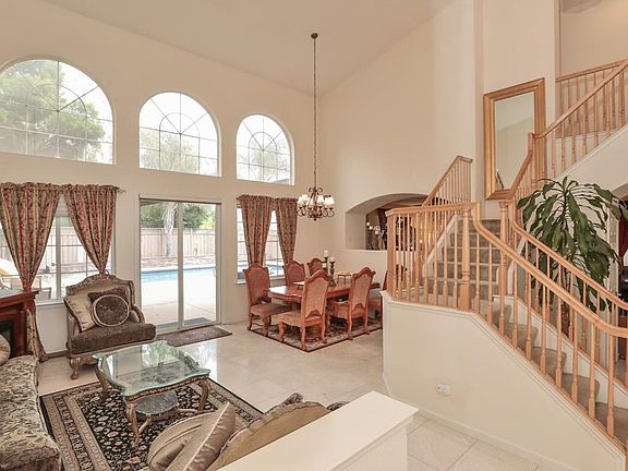 5th image of 815 Sorrento Dr