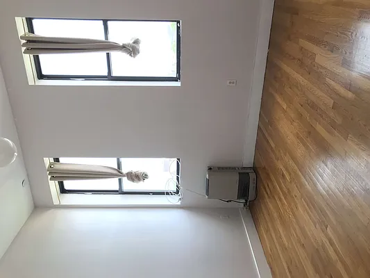 Rented by Manhattan Management LLC | media 32