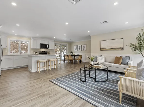 4 Richard Rd, Hudson, MA 01749