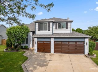 189 Cross St, Sugar Grove, IL 60554