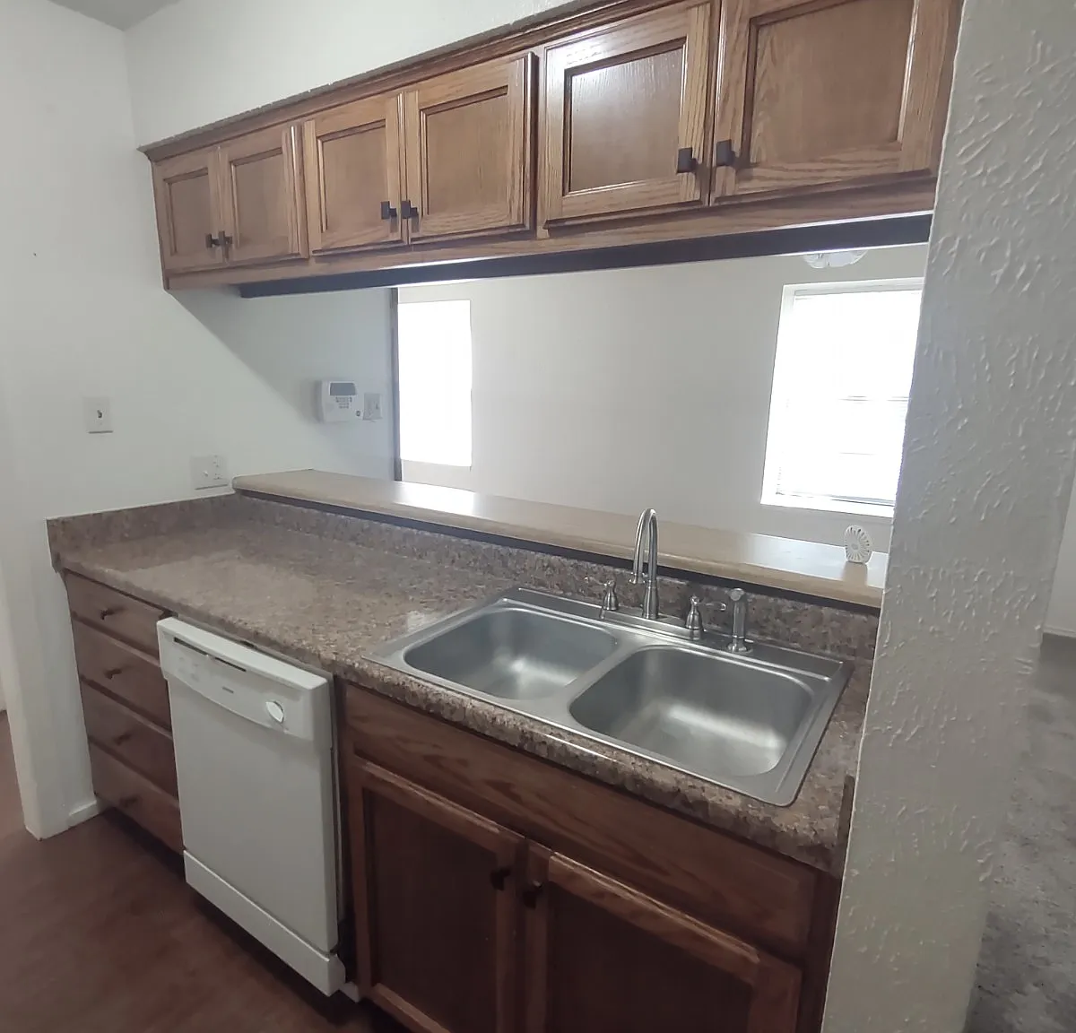 1121 N Locust St — Photo 3