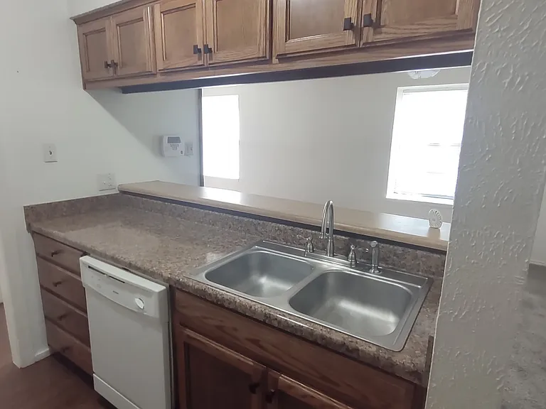 1121 N Locust St — Photo 3
