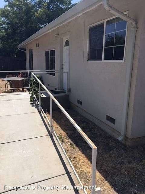1st image of 490 Fenley Ave