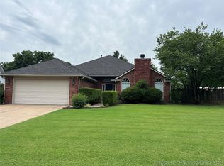 615 Gawf Ln, Muskogee, OK 74403