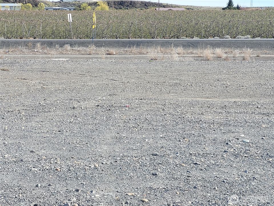 1st image of 608 Poplar Way SW