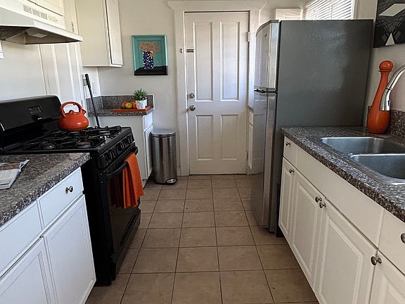 2nd image of 3985 1/2 Denker Ave
