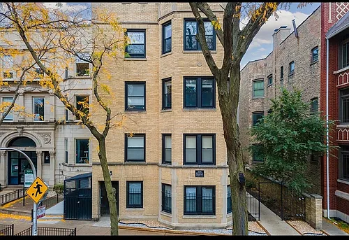 648.5 W Roscoe St Photo 1