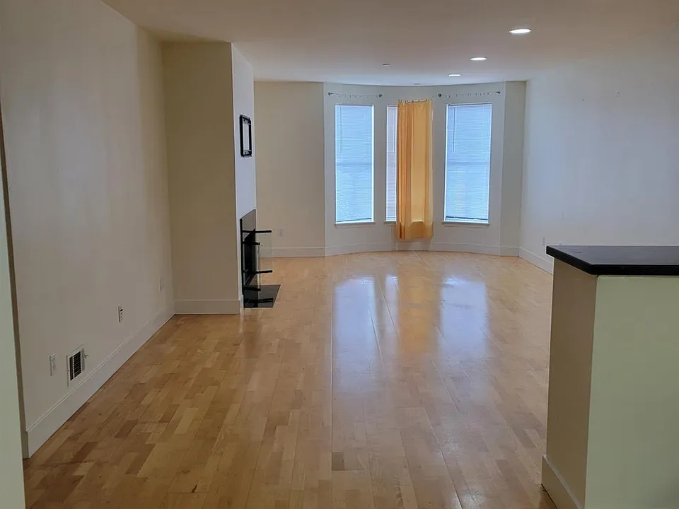 2333 Mission St #1