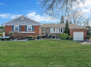 811 Aberdeen Rd, Bay Shore, NY 11706