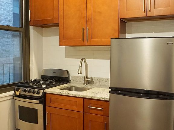 2nd image of 410 W End Ave APT 4C