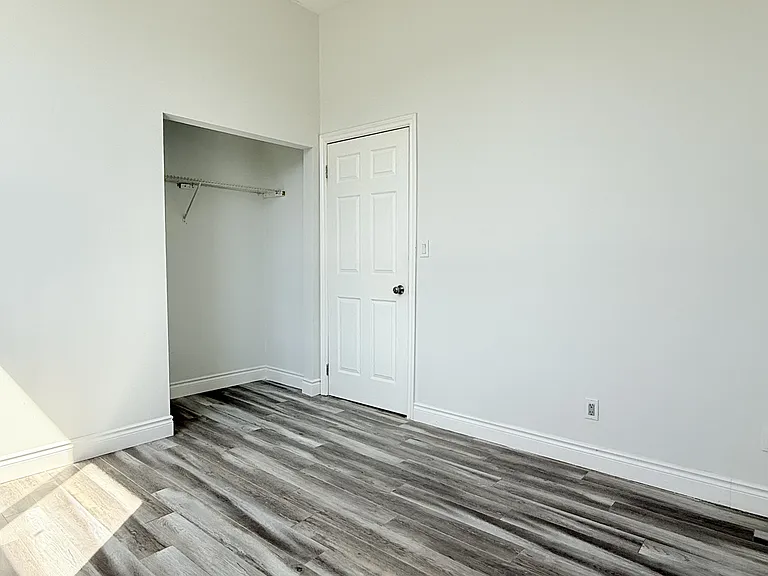 1188 Wyandotte St E #4 — Photo 7