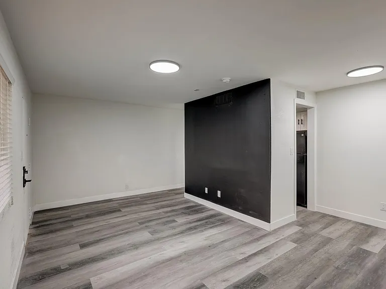 1922 Fairfield Ave #101 — Photo 4