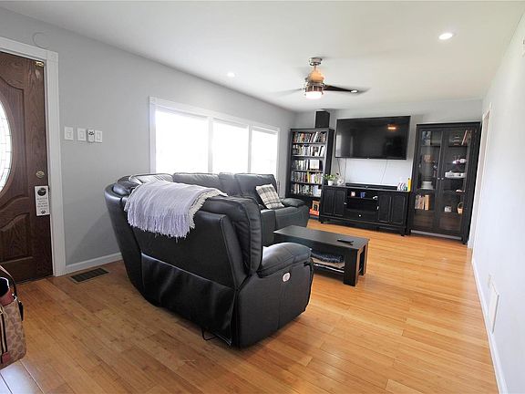 5th image of 4741 Heidelberg Ave