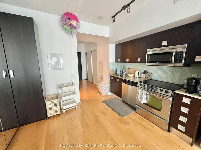 33 Charles St E #1604 — Photo 14