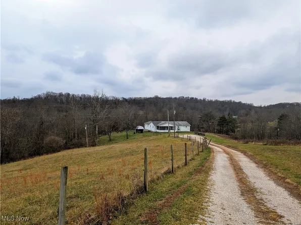 2241 Larkmead Rd, Parkersburg, WV 26101
