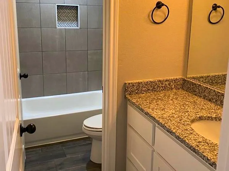 220 Saint Charles Dr #A — Photo 8