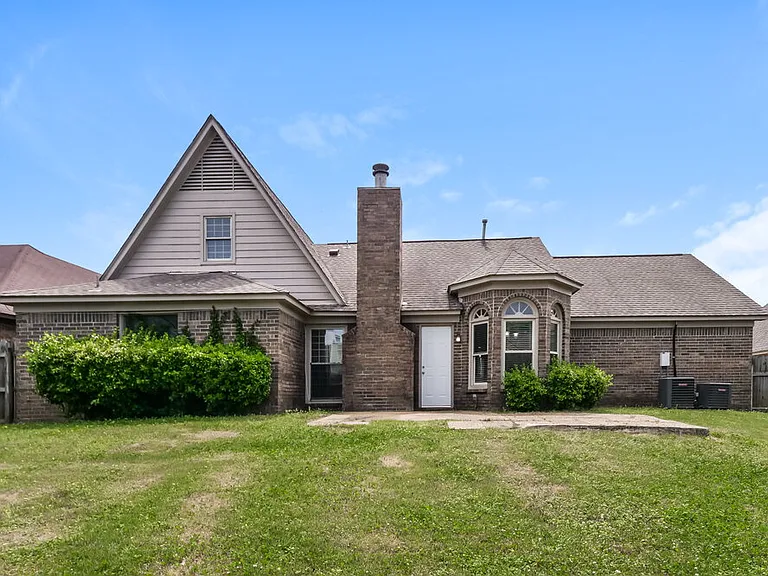 7308 Schilling Cv E — Photo 17