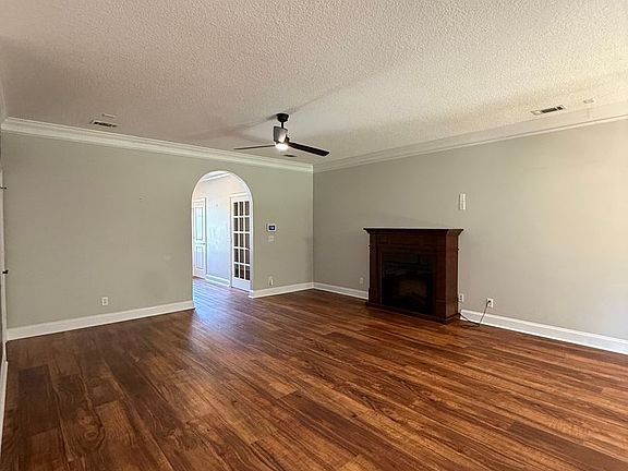 5th image of 107 Ventura Pl