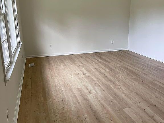 5th image of 212 Sunset Dr
