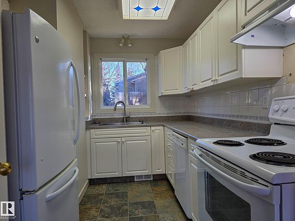 2nd image of 87 Brookwood Dr #110