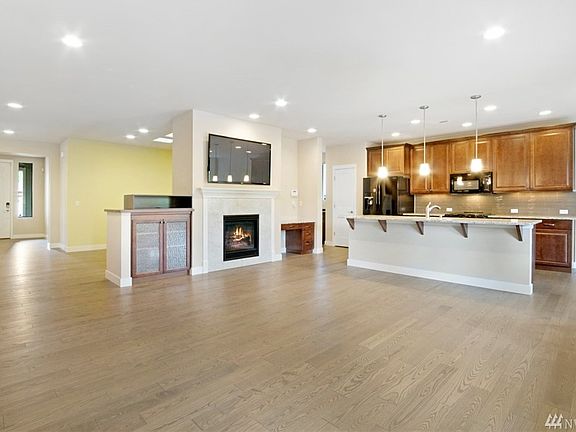 5th image of 4220 Bainbridge Ct NE