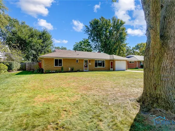 6010 Angleview Dr, Sylvania, OH 43560