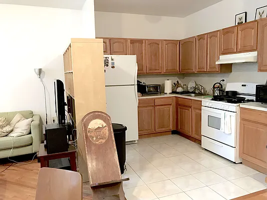 Rented by Capri Jet Realty Corp | media 7