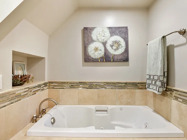 5668 Sahara Dr — Photo 24